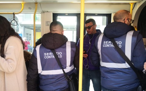 Aggressioni e minacce a chi controlla i biglietti: i controllori Gtt diventano agenti di Polizia Amministrativa