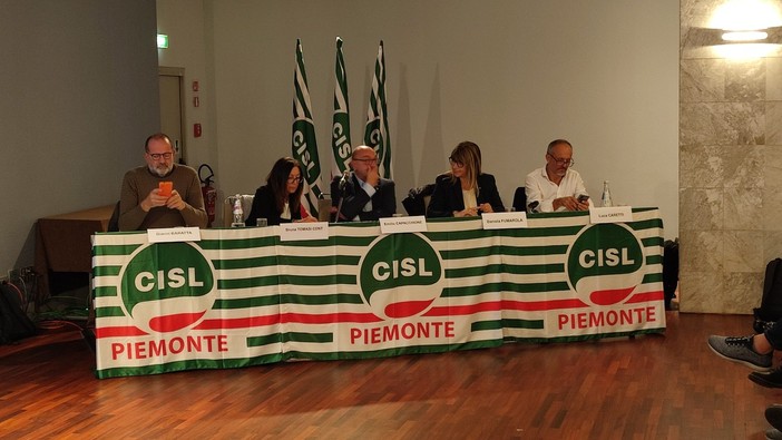 La Cisl alza la voce: &quot;Ammortizzatori sociali e piano industriale per affrontare le crisi&quot;