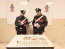 Carabinieri con droga sequestrata