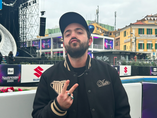 Davide D’Urso porta la sua ironia torinese anche al Festival di Sanremo [VIDEO]