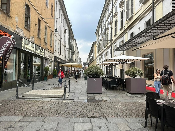 Tornano le panchine in via Garibaldi? La proposta arriva in Consiglio comunale