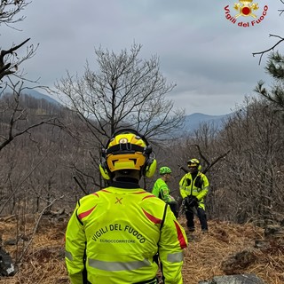 Operazioni dei vigili del fuoco con elicottero