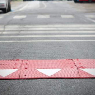 Sicurezza in collina, niente dossi e strisce rialzate in Strada Comunale di Pecetto