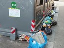 San Donato invasa dai rifiuti, la petizione arriva in Comune. Amiat al lavoro per migliorare le eco-isole