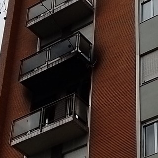 Fuga di gas, esplosione e incendio: mattinata di paura in corso Agnelli [FOTO]