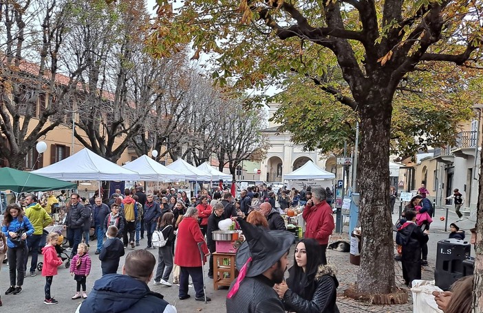 Domenica 27 a Rivoli si festeggia l’autunno con la Castagnata dei Quartieri