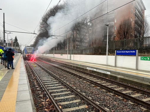 Incendio su un treno regionale della Torino-Ciriè, ma si tratta di una esercitazione della Protezione civile