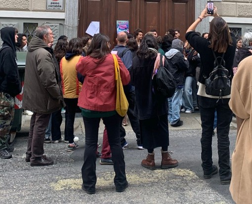 Convegno degli anti-abortisti di Federvita bloccato dalle manifestanti femministe