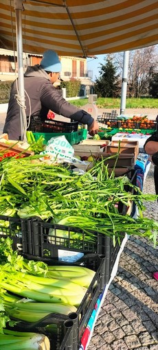 Dopo i bus, al Villaretto torna un banco di frutta e verdura