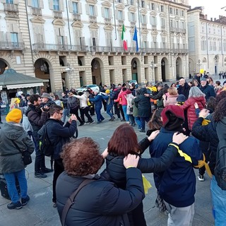 In piazza per dire “no a soluzioni al ribasso” e chiedere il “rispetto del contratto nazionale”