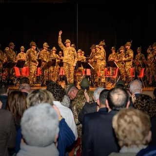 La Fanfara degli alpini durante un'esibizione in pubblico