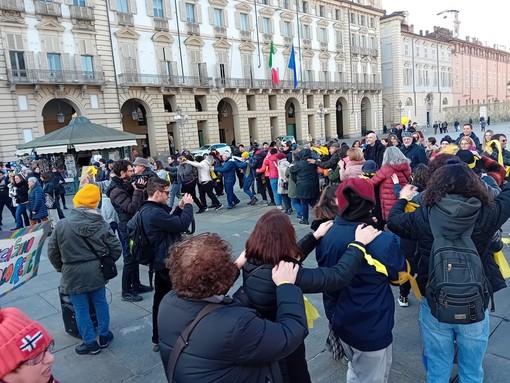 In piazza per dire “no a soluzioni al ribasso” e chiedere il “rispetto del contratto nazionale”