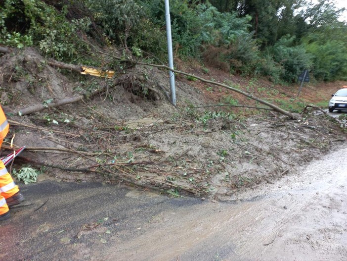 Crollo strada Sant'Anna, a metà dicembre il transito riprenderà regolare (foto di repertorio)