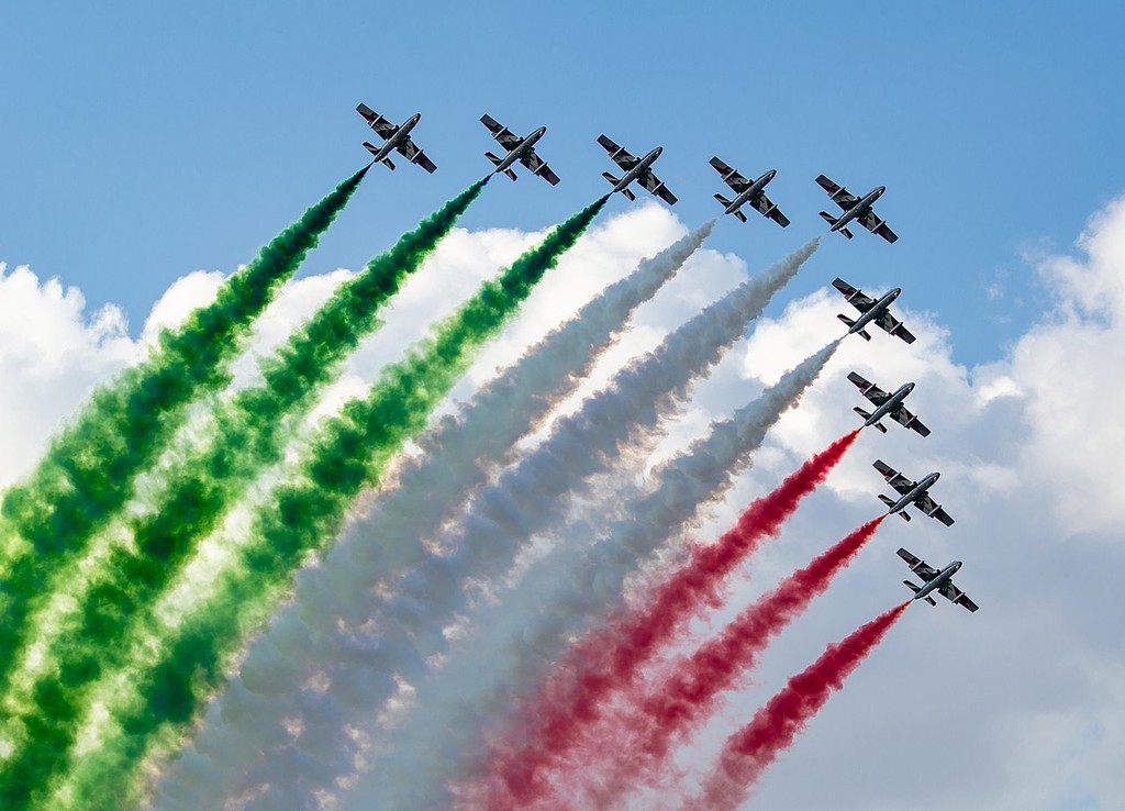 Tutto pronto per lo show delle Frecce Tricolori. Attese oltre 100 mila  persone: tutto quello che c'è sapere - Torino Oggi