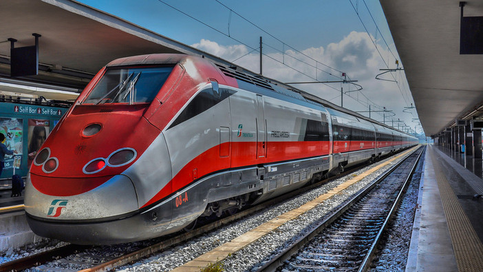 La prevenzione del tumore al seno viaggia anche su due Frecciarossa fra Torino e Roma