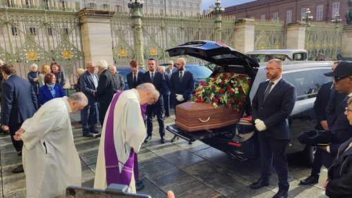 In centinaia a Torino per il funerale di Gianni Vattimo: &quot;La carità è un limite invalicabile&quot; [VIDEO]