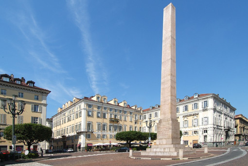 A Torino, chi trova un obelisco trova... una scatola del tempo