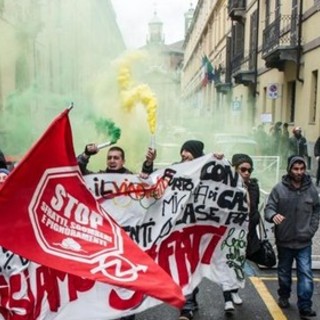 Attivisti e sfrattati contestano il sindaco Fassino