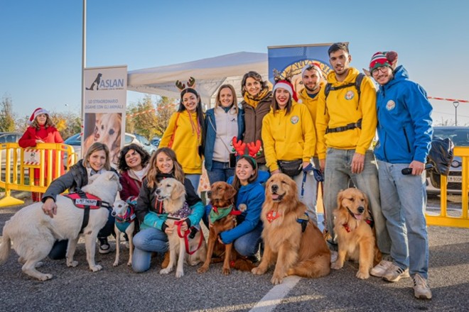 tante persone in foto di gruppo