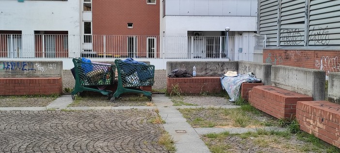 Il giardino fantasma di via Carso: l'ampia area verde ritrovo di senza fissa dimora e snobbata dai residenti