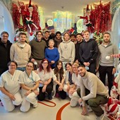 La visita dei calciatori del Toro regalo di Natale per i pazienti del Regina Margherita