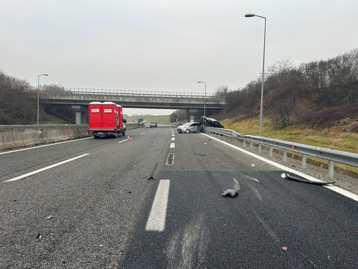 Incidente sul raccordo Torino-Pinerolo: due veicoli coinvolti, una persona ferita