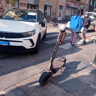 Auto contro monopattino, momenti di paura in corso XI Febbraio: deviata la linea 4