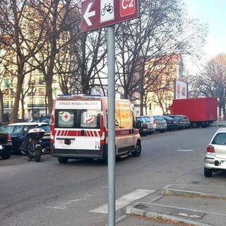 Ciclista investita sulle strisce in piazza Bottesini: zebre &quot;fantasma&quot;