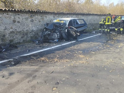 incidente automobilistico auto in fiamme