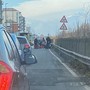 Scontro tra auto e moto in via Tirreno: un ferito trasportato in ospedale