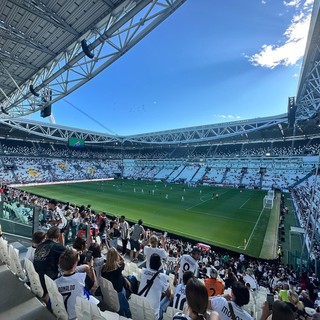 Allianz stadium di Torino con tifosi