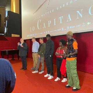 Applausi per Matteo Garrone e il cast di &quot;Io Capitano&quot; al Cinema Ambrosio