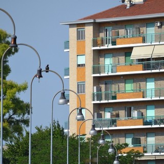 Torino, la città si “spegne”: black-out a raffica in più quartieri, lamentele dei cittadini