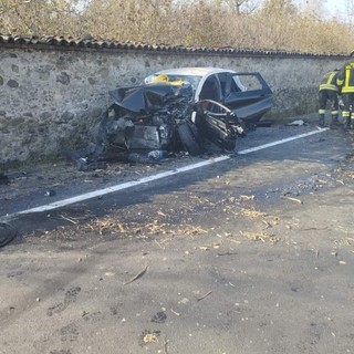 incidente automobilistico auto in fiamme