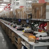 interno di stabilimento Amazon a Torrazza