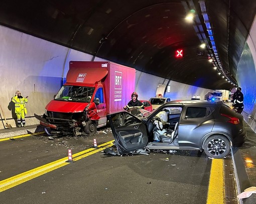 Tragedia sfiorata sulla Torino-Bardonecchia: frontale tra due auto