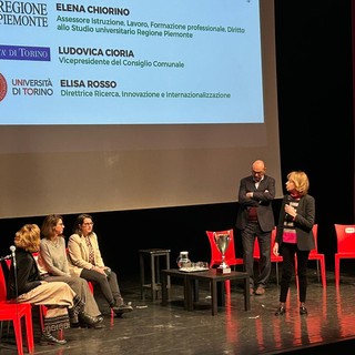 Persone sul palco del Teatro dei Ragazzi