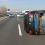 Auto si ribalta, traffico paralizzato sulla tangenziale sud