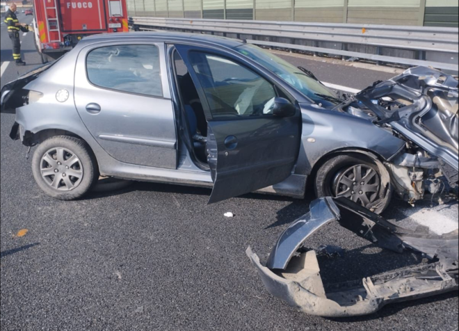 Scontro tra tre mezzi sulla tangenziale Sud di Torino: viabilità rallentata