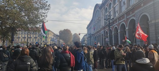 Tensioni tra polizia e Pro Pal dopo il corteo dei sindacati: scontri a Porta Nuova