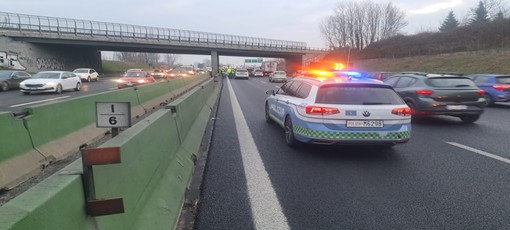 Tamponamento tra due mezzi sulla tangenziale nord a Collegno, traffico in direzione Milano