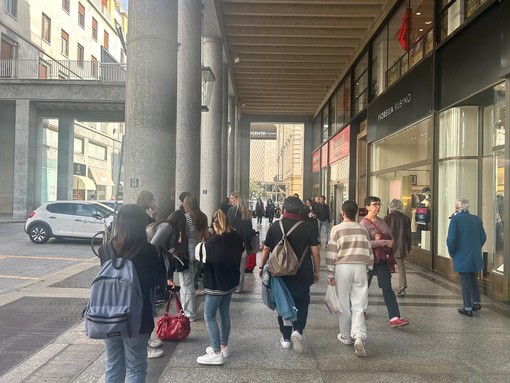 Febbre da Tananai: tutti in coda per il firmacopie a La Feltrinelli