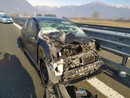 Incidente sulla autostrada A5: auto ne esce distrutta, due i feriti