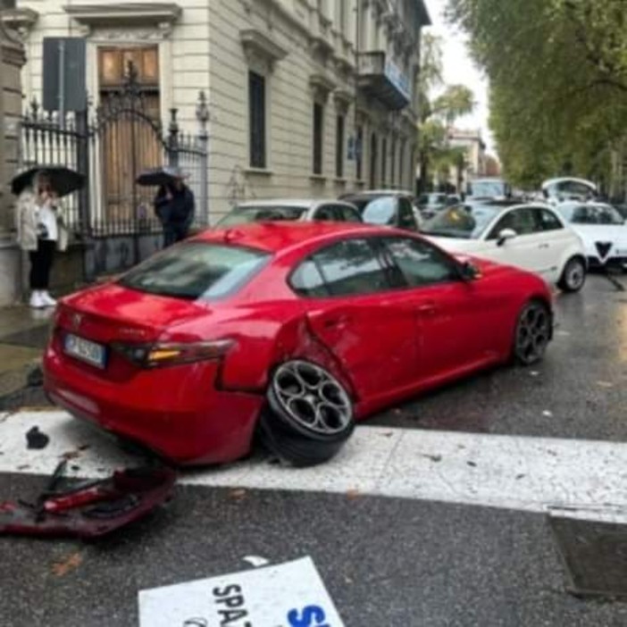 Incidente ieri pomeriggio in corso Vittorio Emanuele (foto di Federica Fulco)