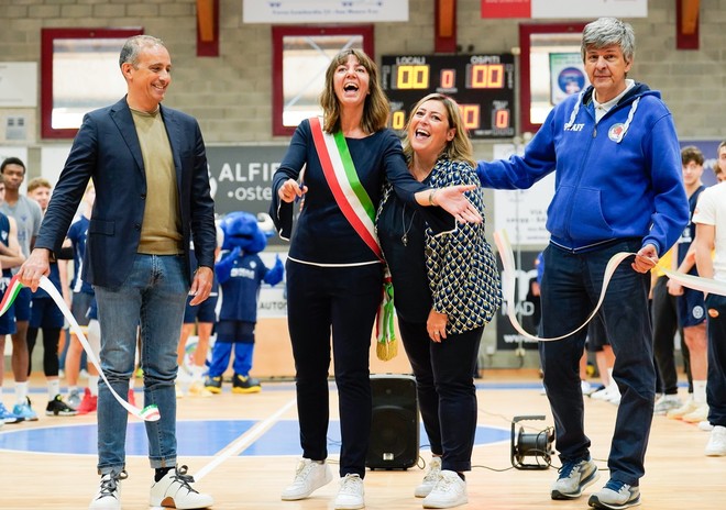 inaugurazione palestra con autorità