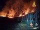 Grosso incendio boschivo al confine tra Biellese e Torinese: notte di lavoro per vigili del fuoco e Aib [FOTO E VIDEO]
