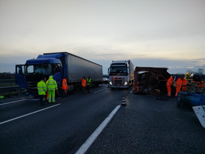 Brutto incidente sulla tangenziale sud in zona Moncalieri: traffico paralizzato