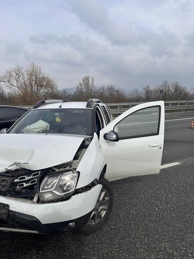 Incidente in tangenziale allo svincolo Bauducchi: due auto coinvolte