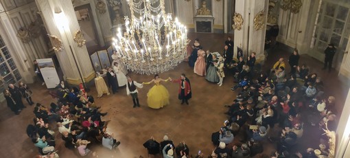 Abiti storici e un ballo iconico: la Palazzina di Stupinigi si trasforma nel set de &quot;La Bella e la Bestia&quot;