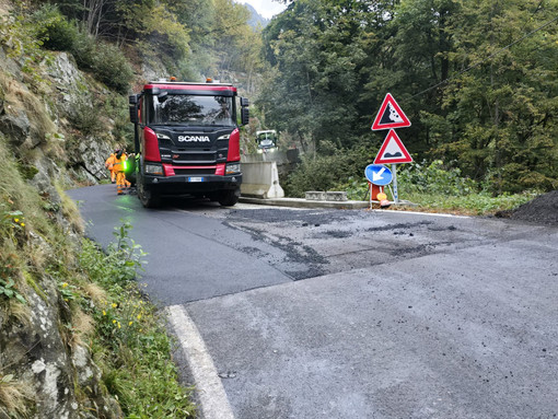 Provinciale 197 del Col del Lys, in corso l'asfaltatura del tratto di Rubiana